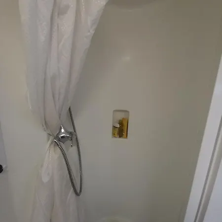 Appartement Avec Petite Place De Parking, Centre Ville, Proche Gares Annecy